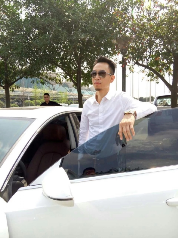 杨岳的第一张照片--台北残疾人相亲网